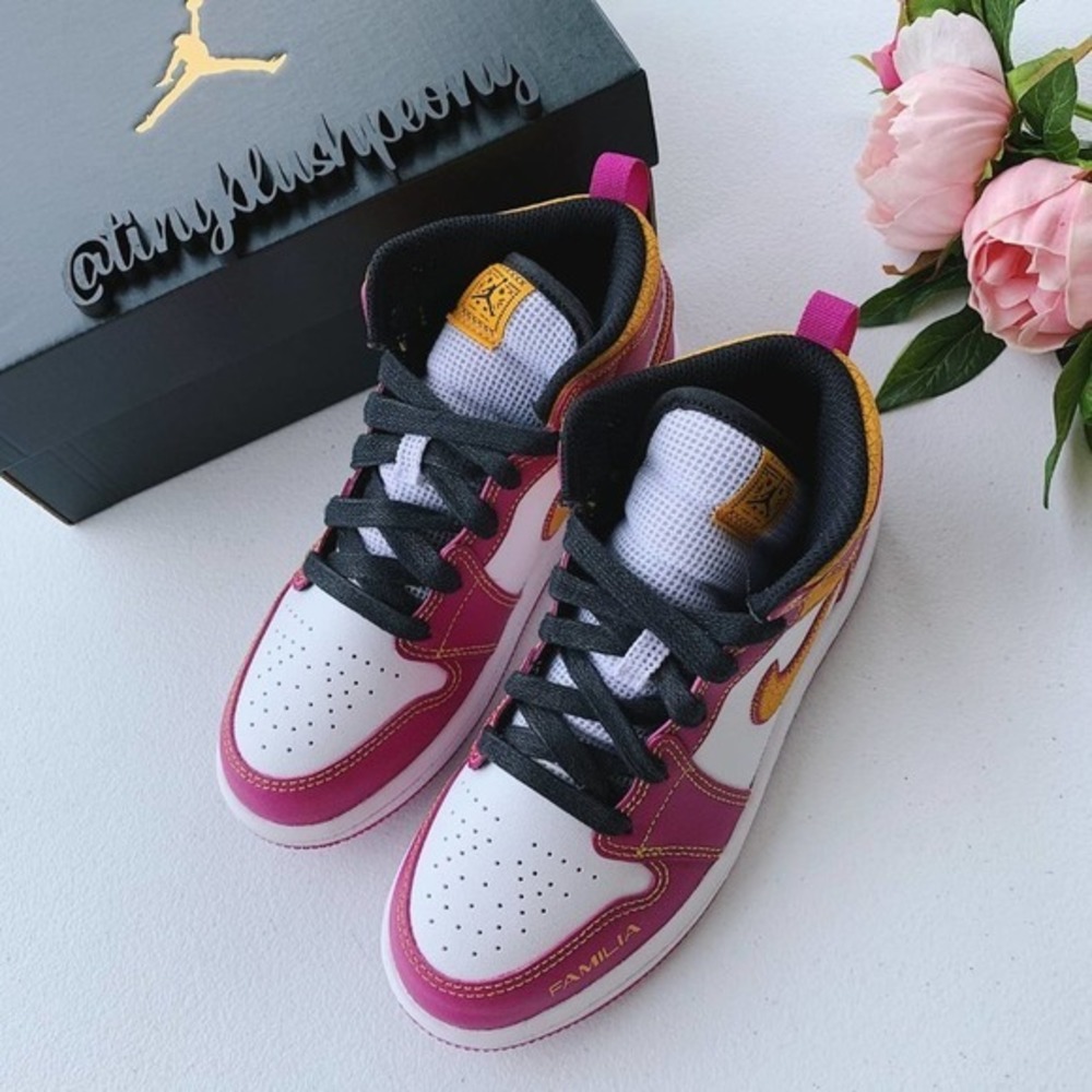 Jordan 1 Mid Familia DOD NWT - Picture 6 of 11